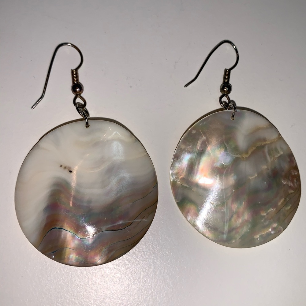 Mother-of-pearls and silver earrings.